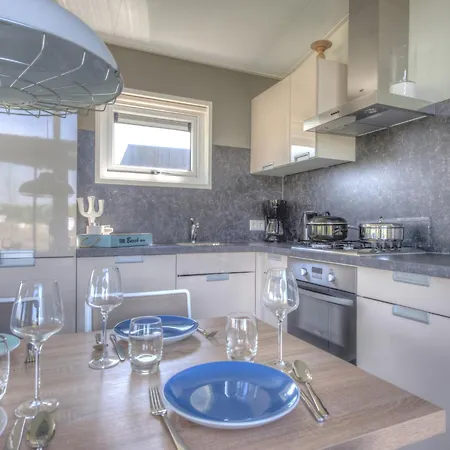 Chalet Comfortable 4 5km From Rockanje Hellevoetsluis
